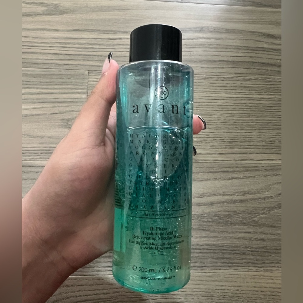 Avant Bi-Phase Hyaluronic Acid Rejuvenating Micellar Water